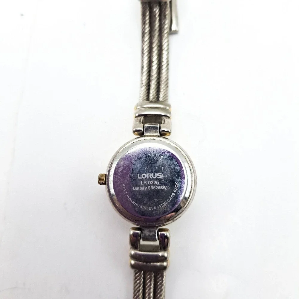 Vintage Lorus Ladies Watch Silver‎ Tone Band Round Face Elegant Dress Wristwatch
